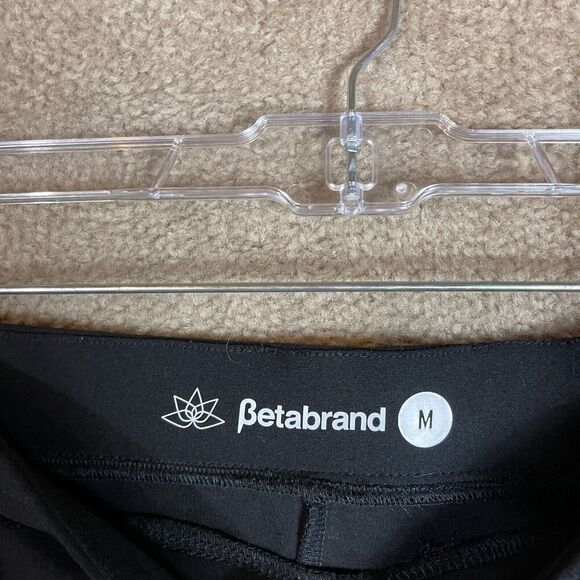 Betabrand Yoga Crop Pants Womens Size Medium Black Pleated Stretch Ponte Pull On - Picture 7 of 11